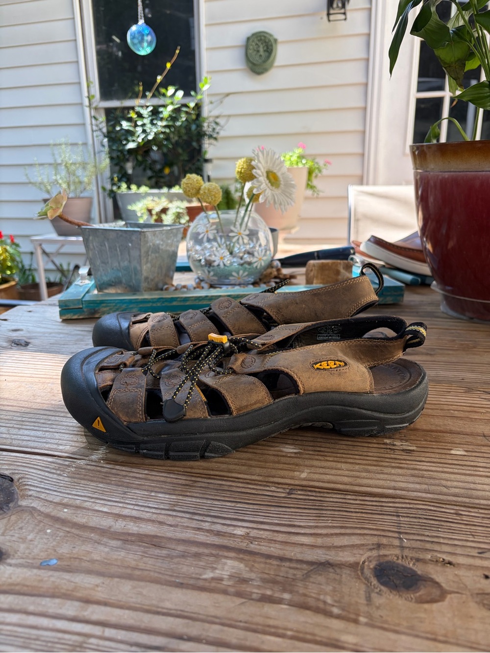 KEEN Newport Men’s 11.5 Brown Leather Waterproof Closed Toe Hiking Sandals